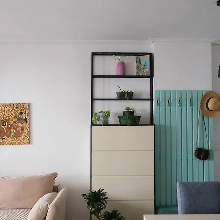 Lovely By The Beach Apartment *