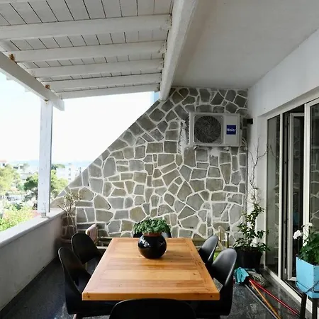 Apartment Lovely By The Beach Vlore