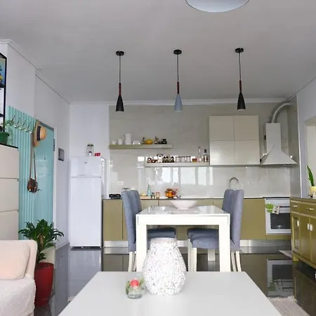 Lovely By The Beach Apartment Vlore