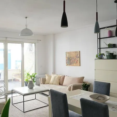 Lovely By The Beach Apartment