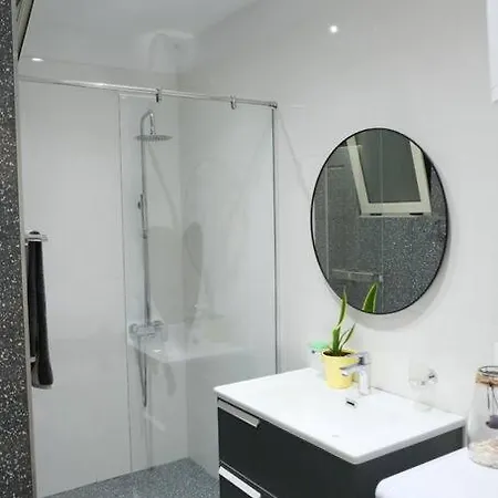 Apartment Lovely By The Beach Vlore